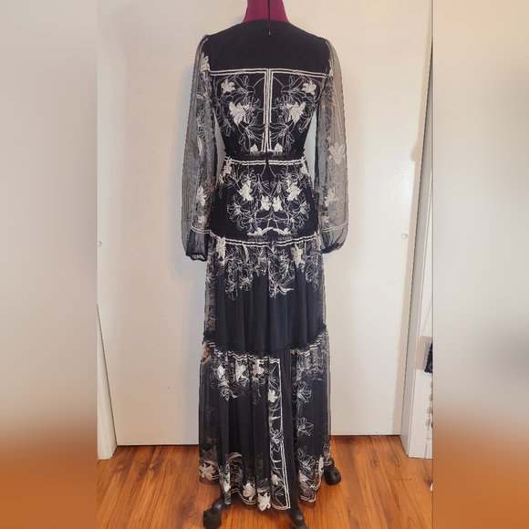 BCBGMAXAZRIA Synthetic Lily Embroidered Floral - Picture 7 of 17